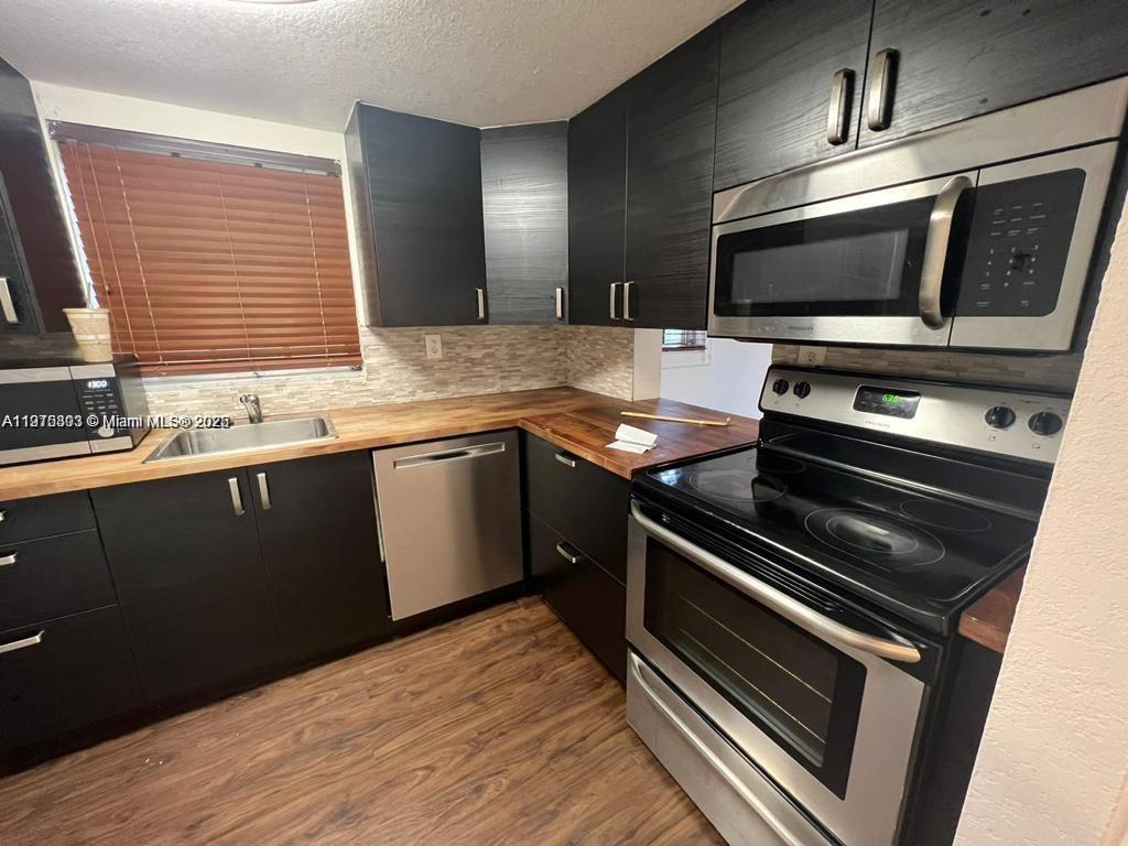 COURTYARDS AT KENDALL CON - Residential