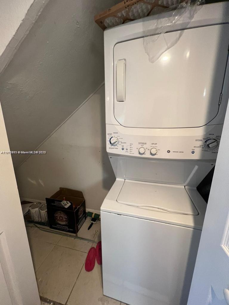 COURTYARDS AT KENDALL CON - Residential