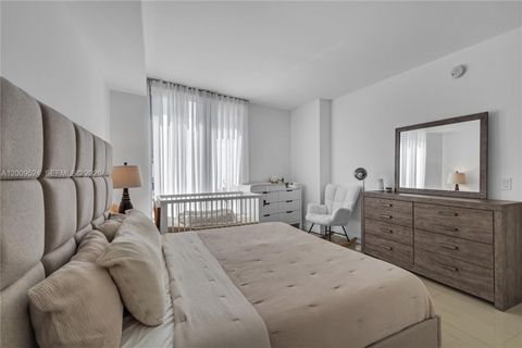 Tiny photo for 31 SE 6th St #702, Miami, FL 33131 (MLS # A12009524)