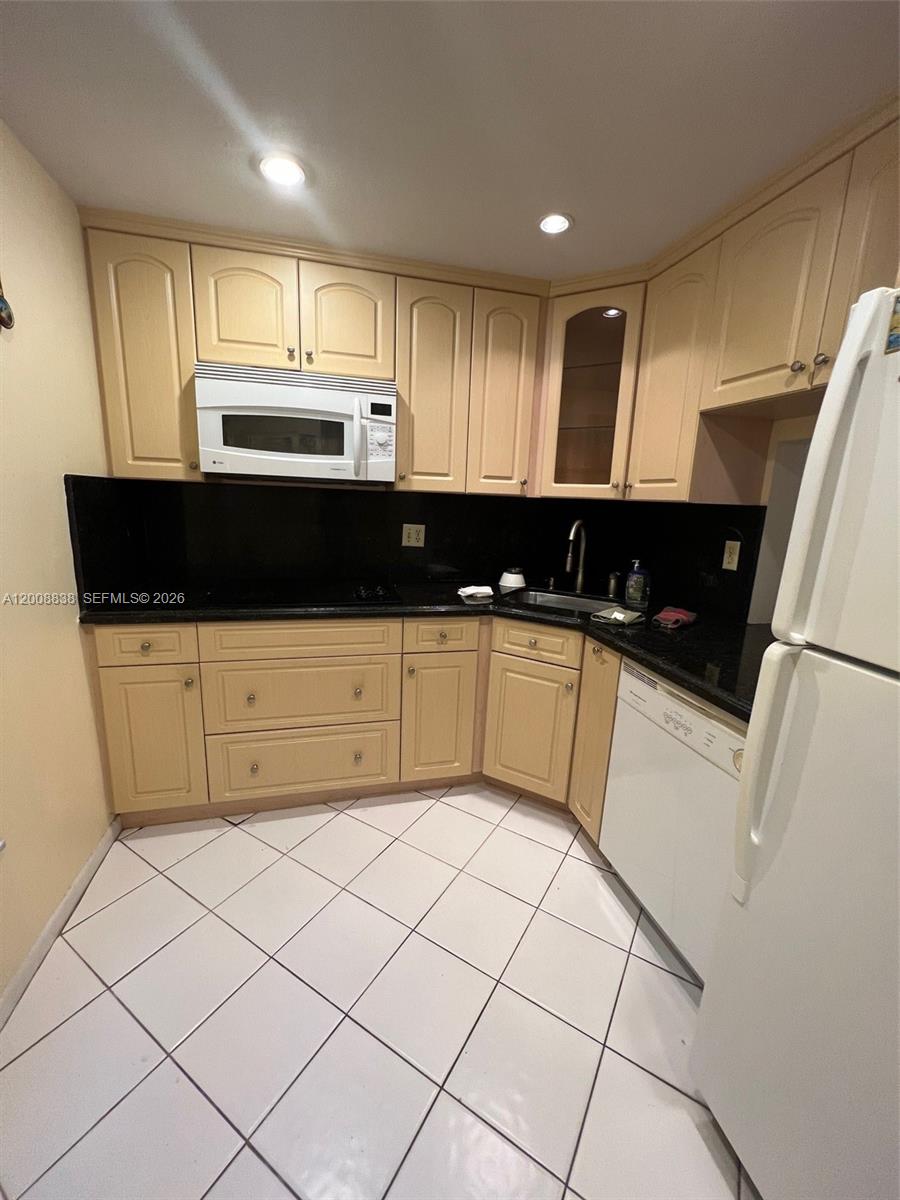 5860 NW 64th Ave 106