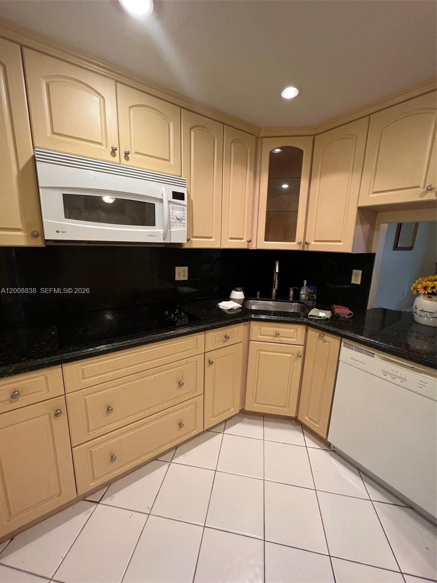 5860 NW 64th Ave 106