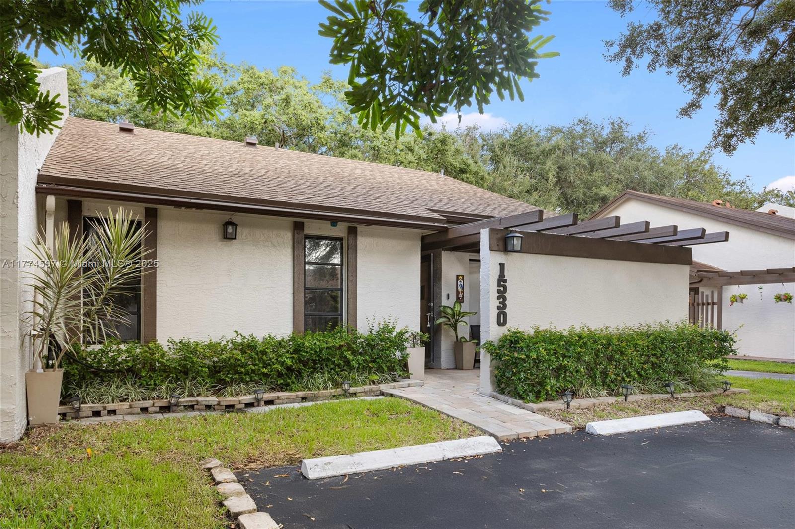 1530 Nw 96th Ave 1530, Pembroke Pines, Miami-Dade County, Florida - 2 Bedrooms  
2 Bathrooms - 