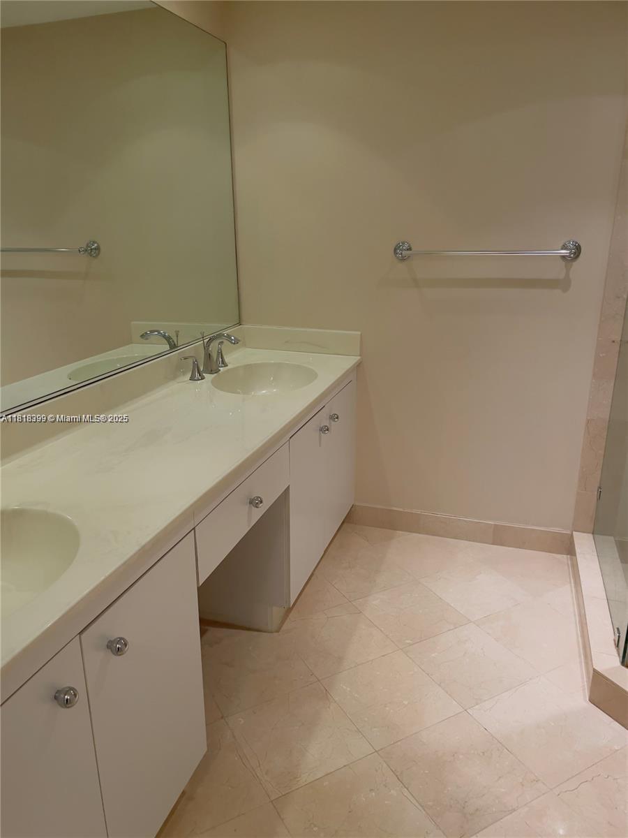 TOWERS OF QUAYSIDE CONDO - Residential Lease
