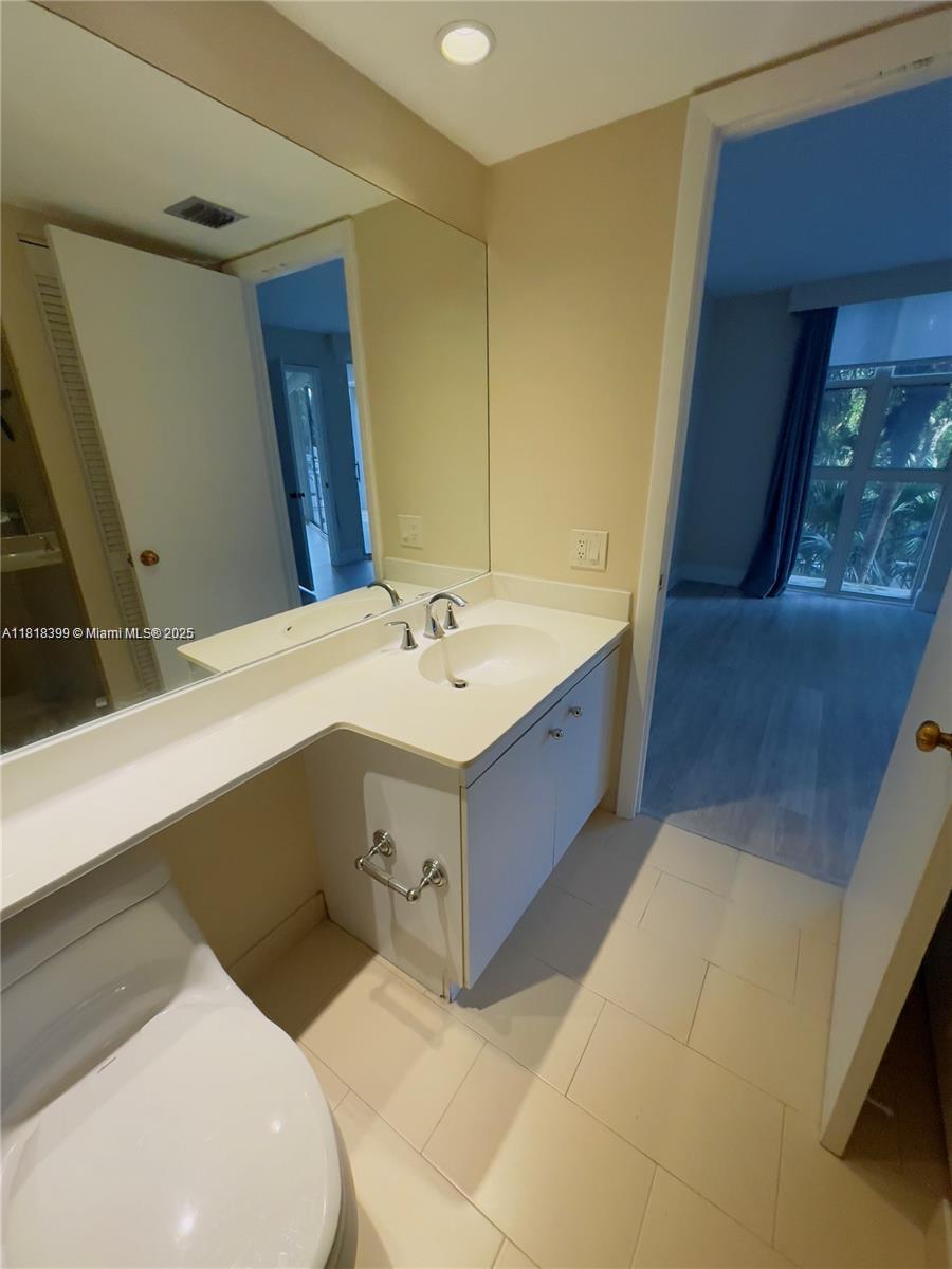 TOWERS OF QUAYSIDE CONDO - Residential Lease