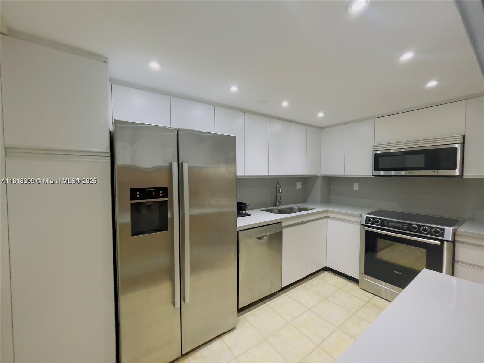TOWERS OF QUAYSIDE CONDO - Residential Lease
