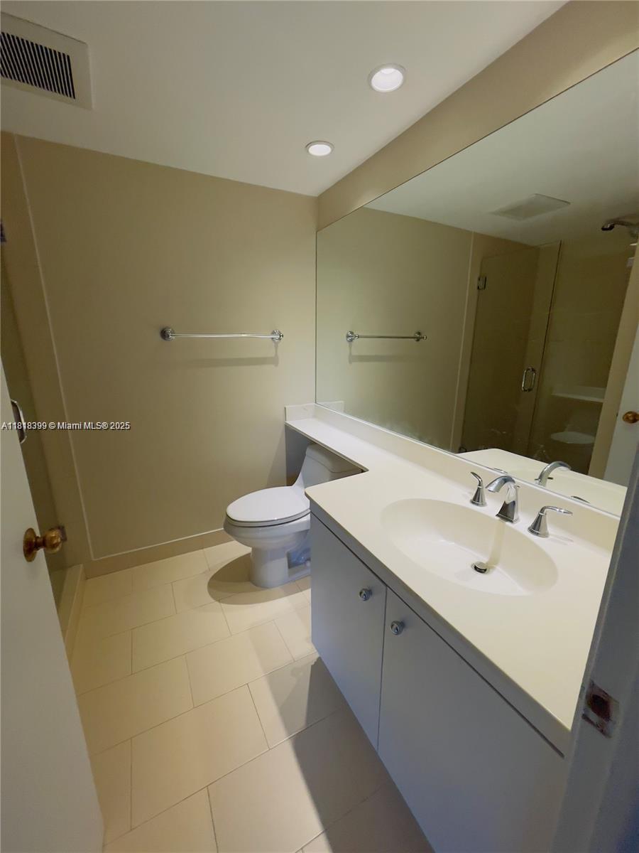 TOWERS OF QUAYSIDE CONDO - Residential Lease