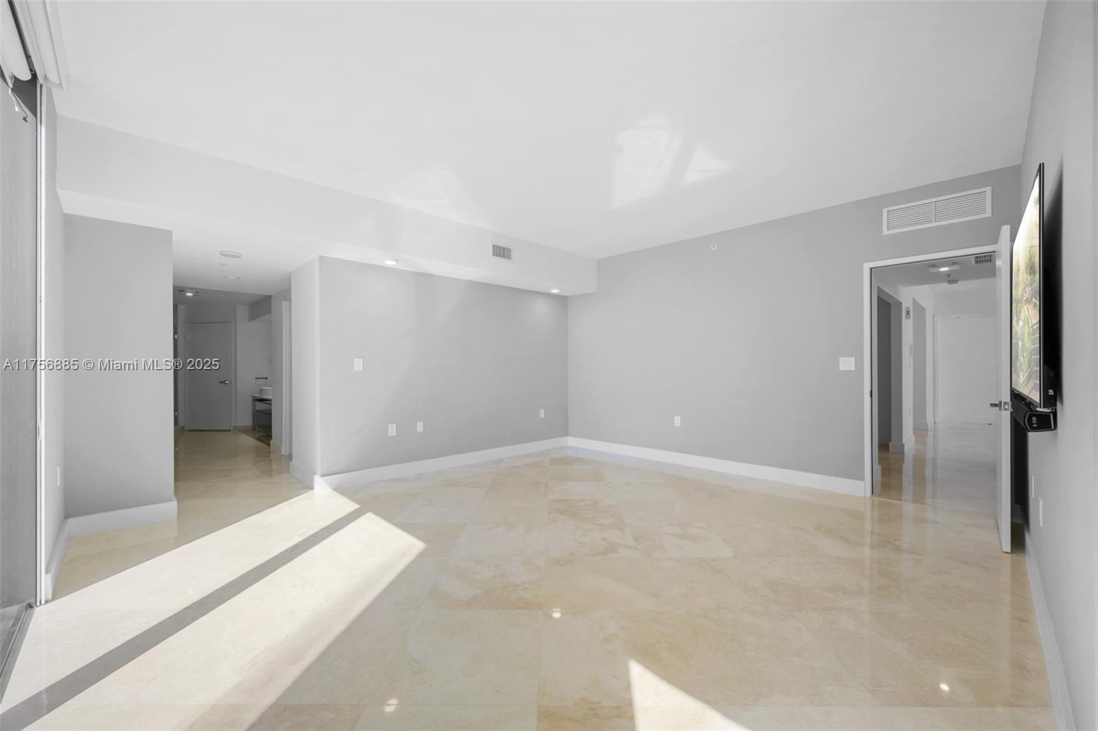 SAYAN CONDO - Residential Lease