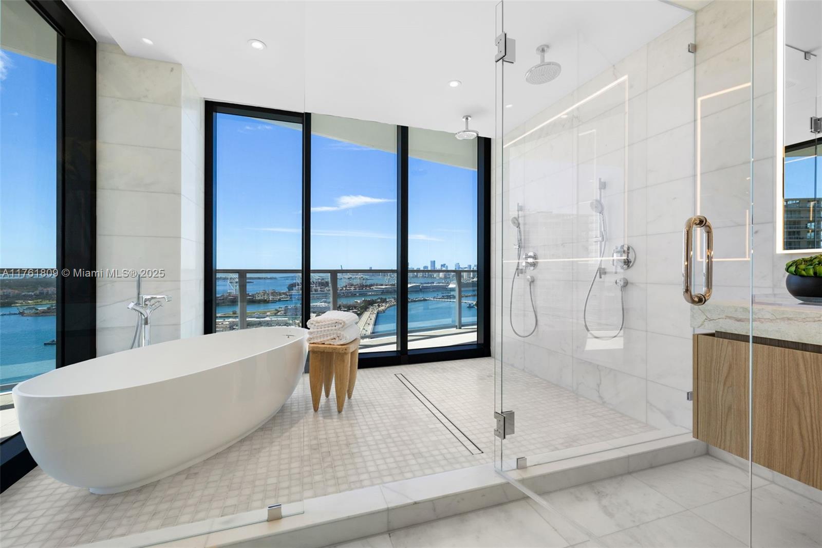 FIVE PARK - Residential