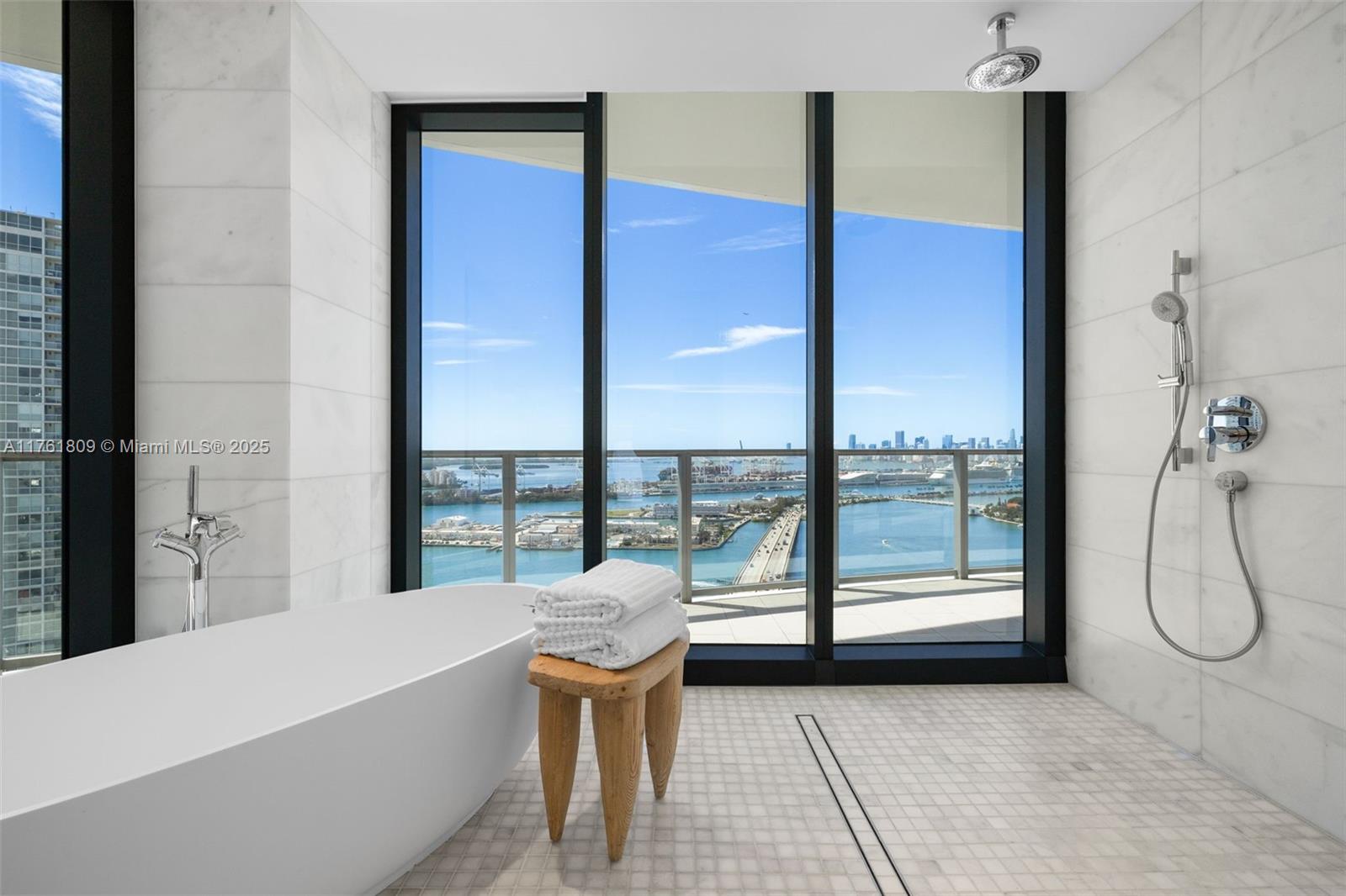 FIVE PARK - Residential