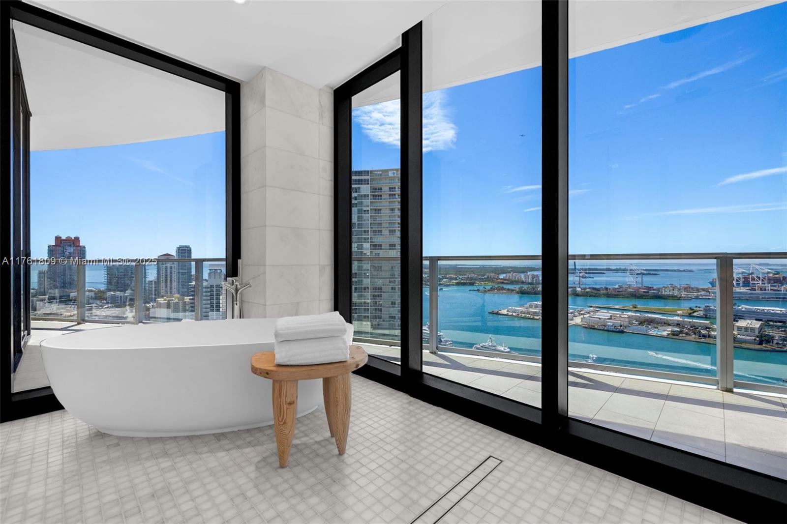 FIVE PARK - Residential