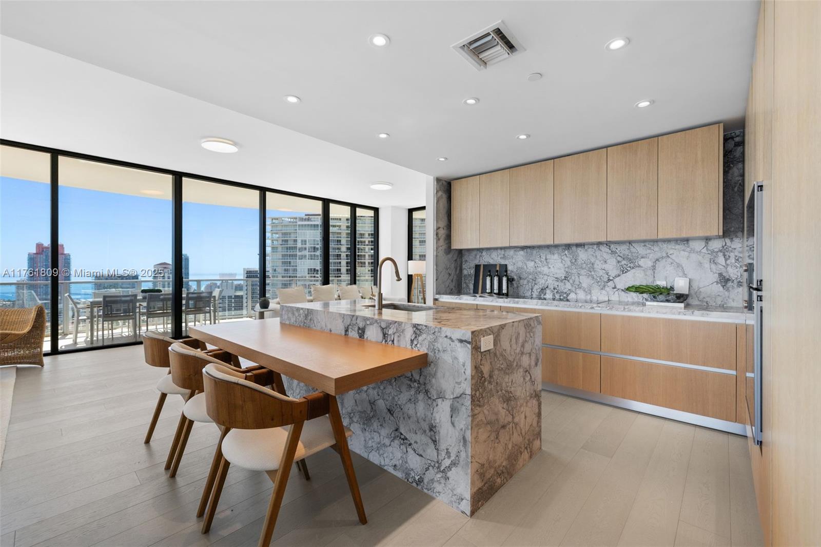 FIVE PARK - Residential