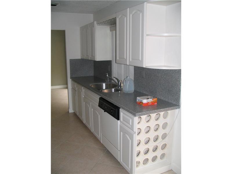 CARAVEL COUNTRY - Residential Lease