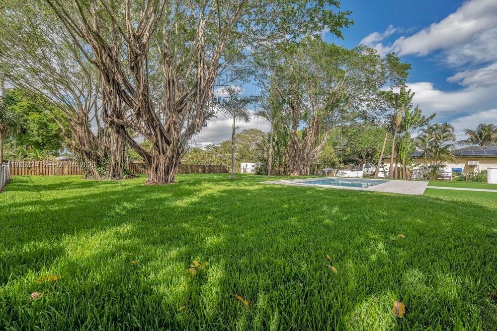 COUNTRY CLUB ESTATES UNIT - Residential