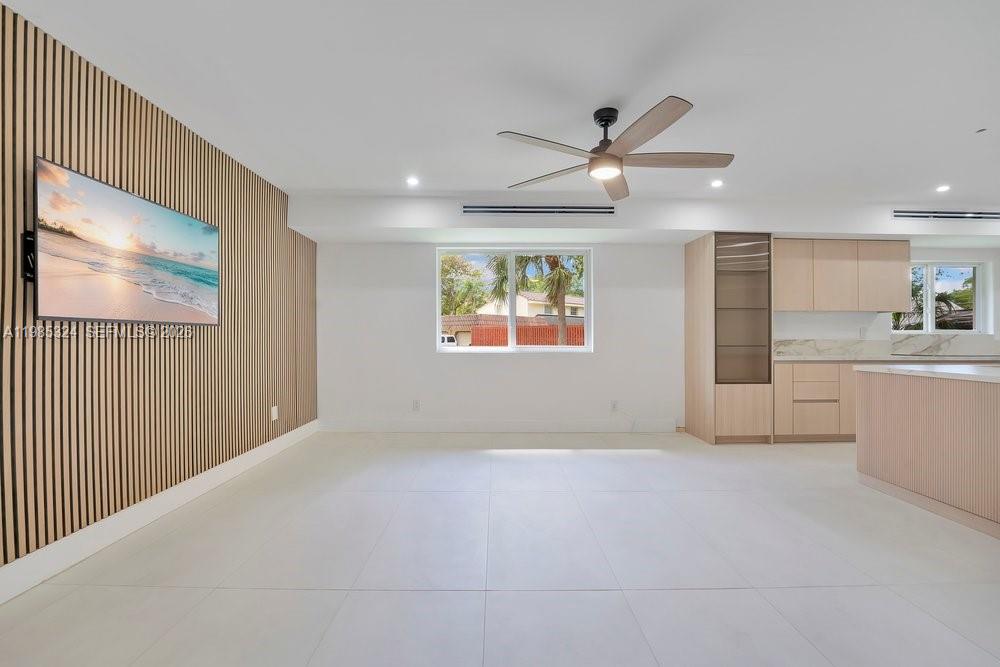 COUNTRY CLUB ESTATES UNIT - Residential