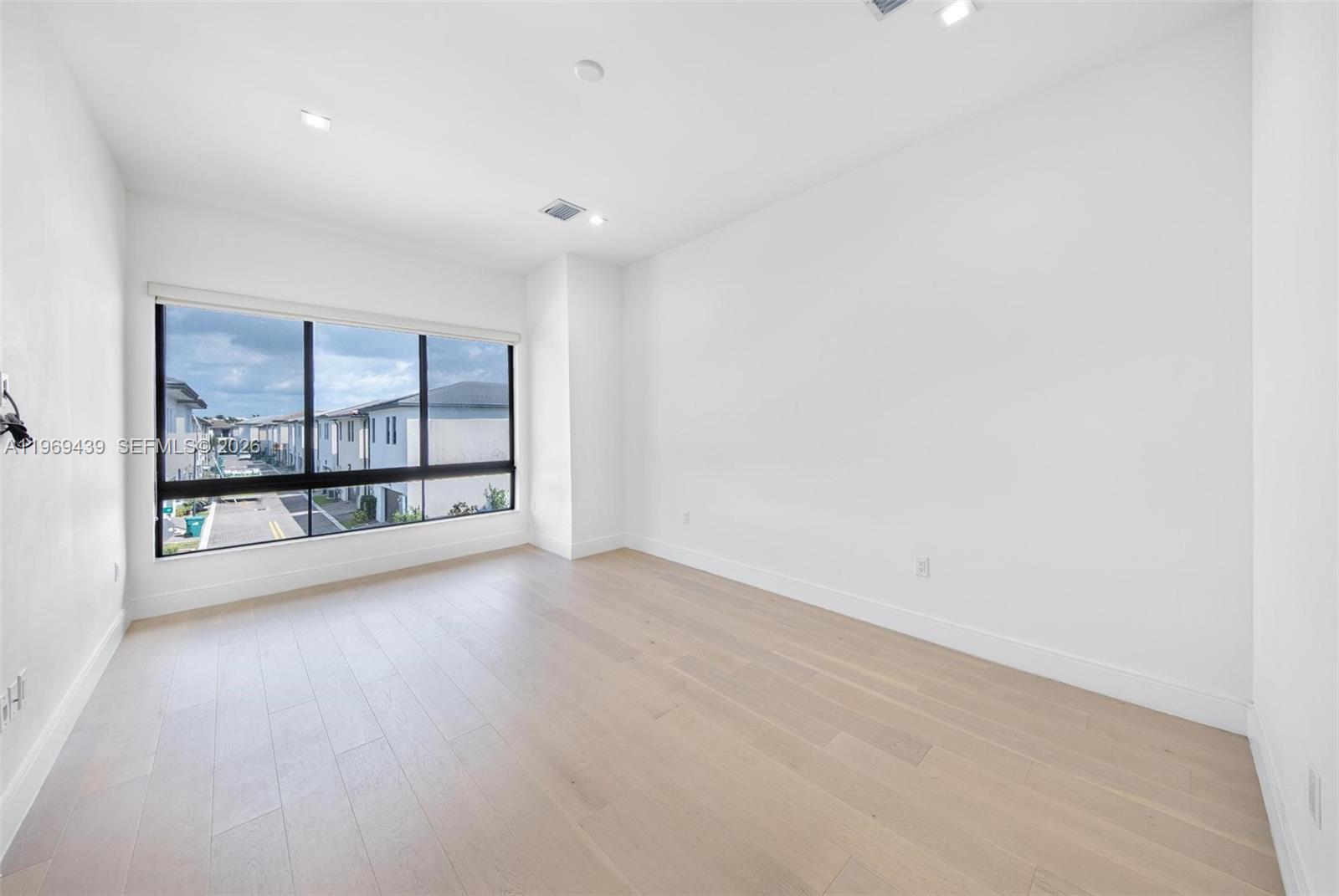 DOWNTOWN DORAL SOUTH PHAS - Residential