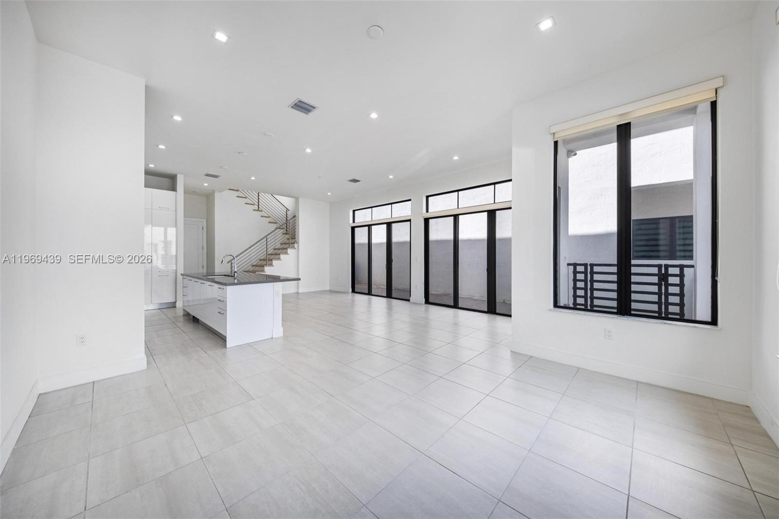 DOWNTOWN DORAL SOUTH PHAS - Residential