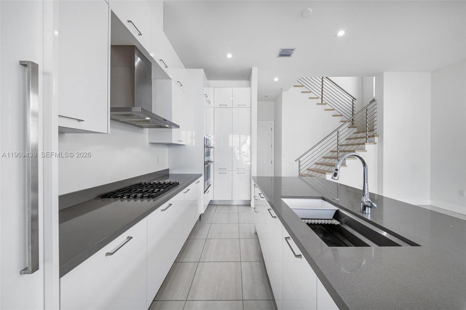 DOWNTOWN DORAL SOUTH PHAS - Residential