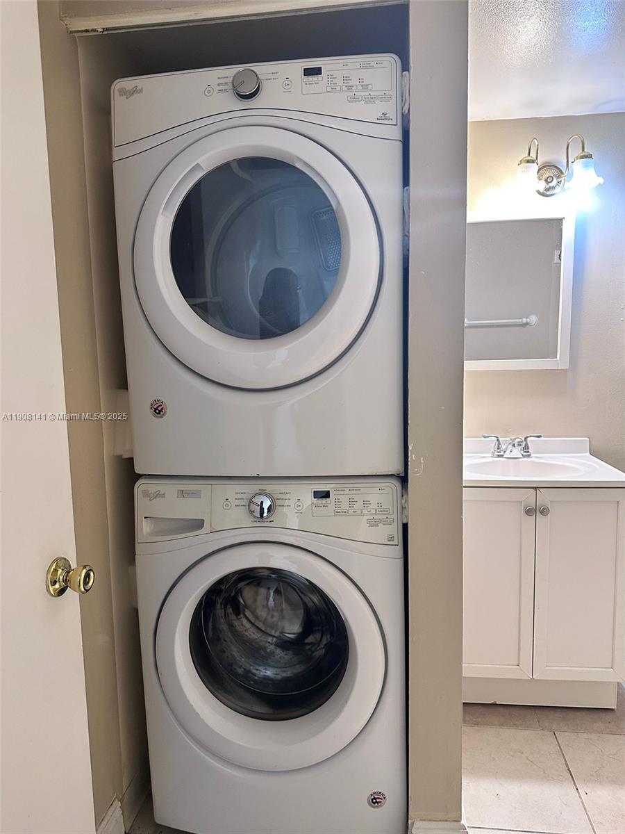 VERABELLA FALLS CONDO - Residential Lease