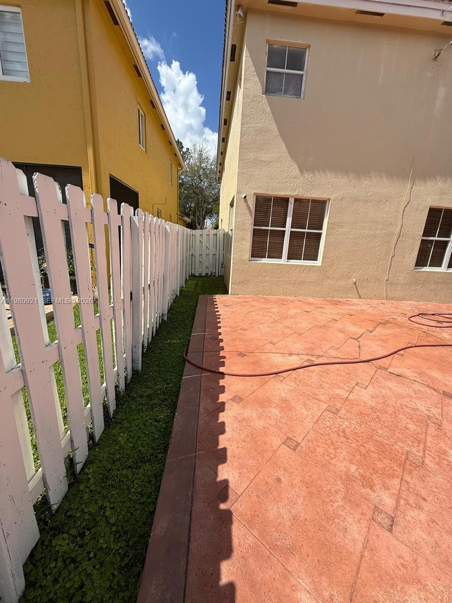 POD 1 AT MONARCH LAKES - Residential