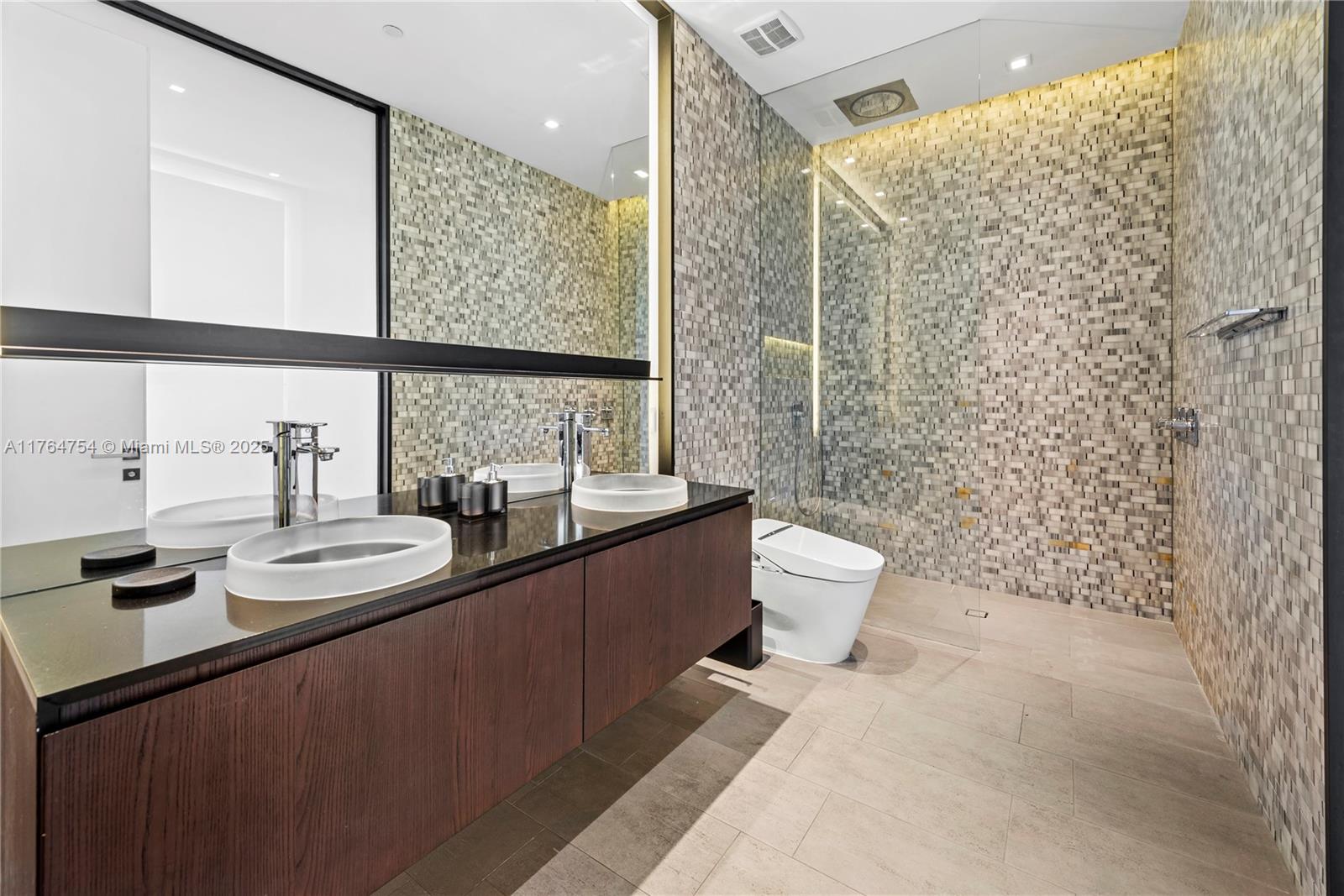 250 WYNWOOD CONDO - Residential