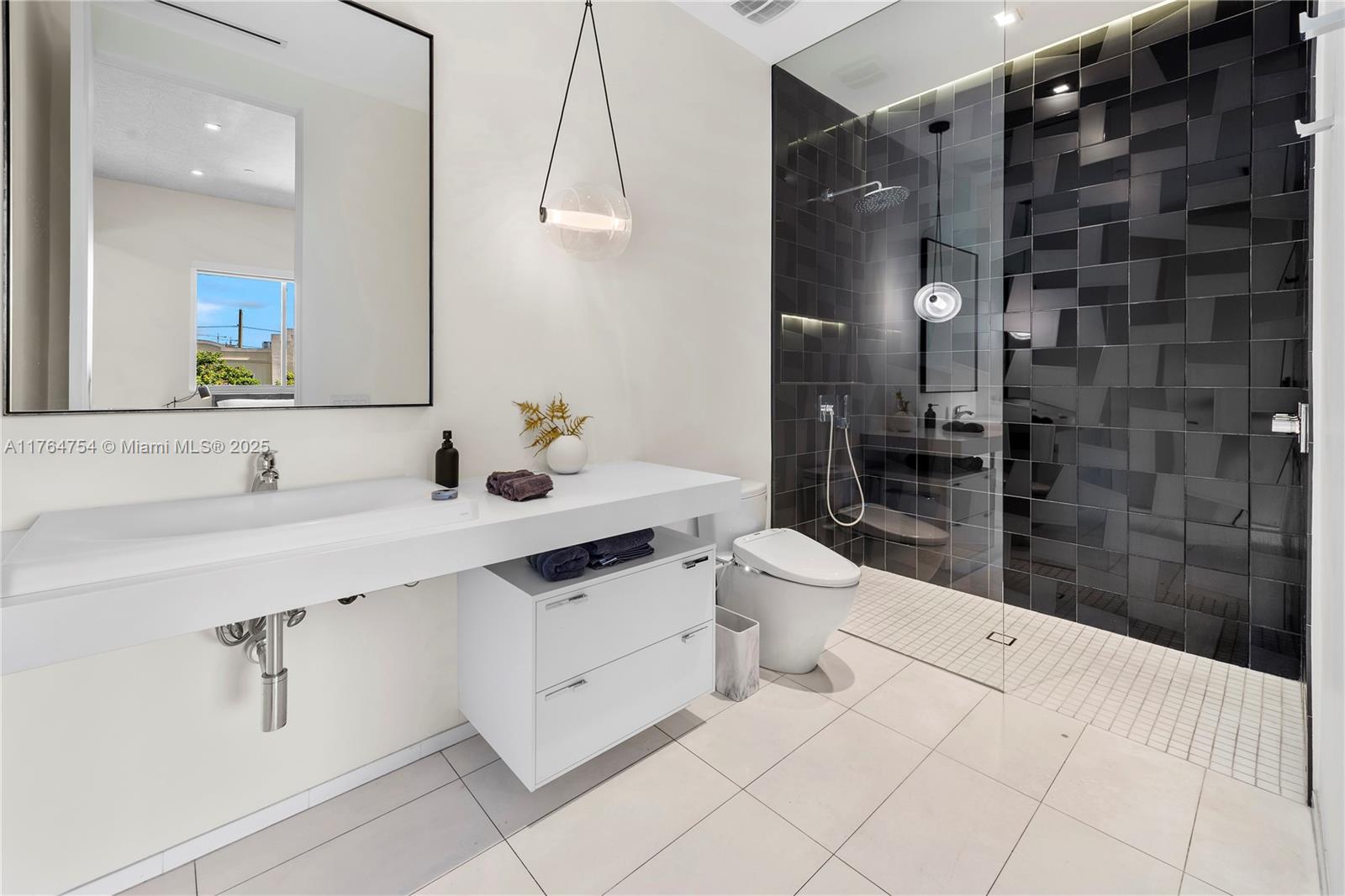 250 WYNWOOD CONDO - Residential