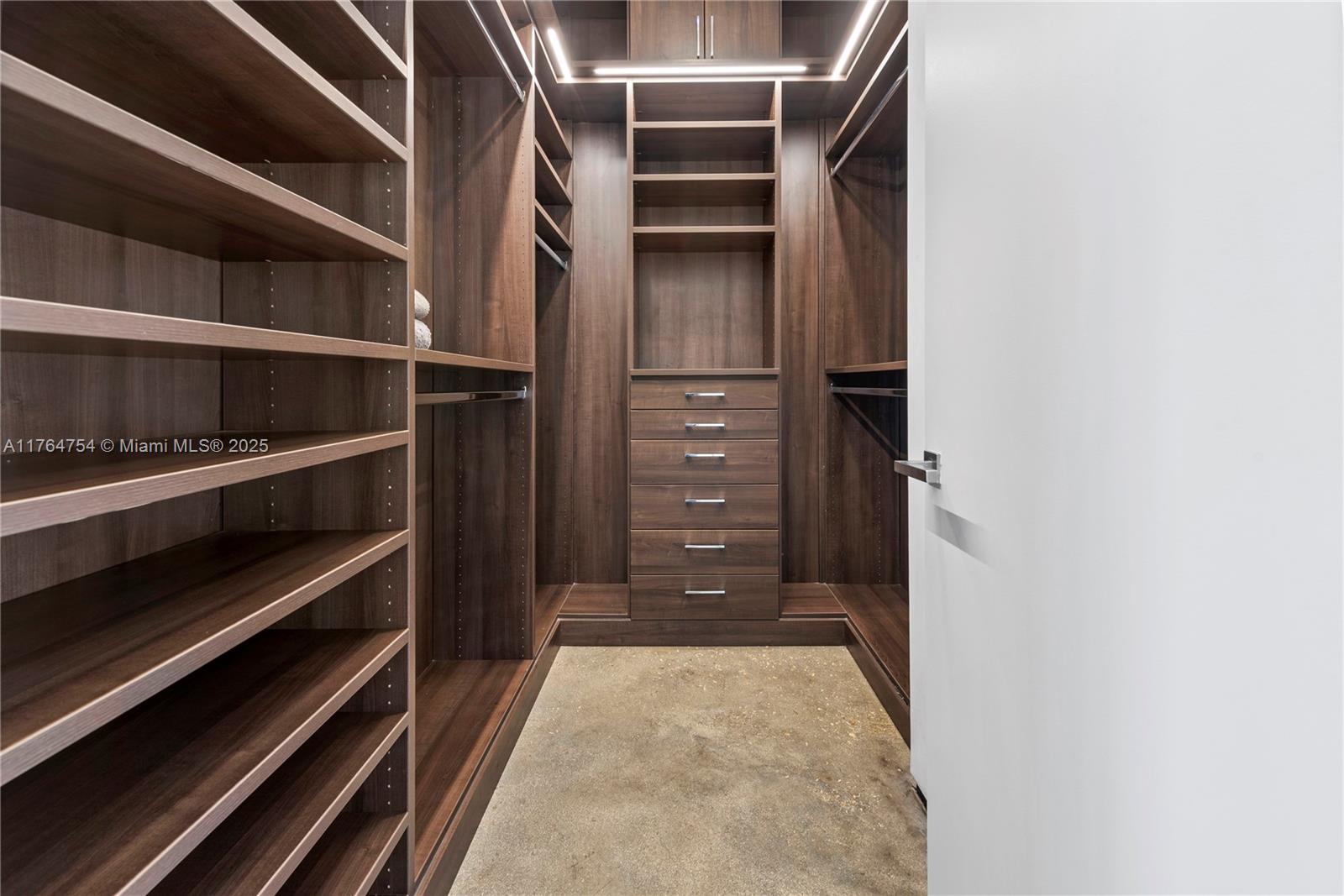 250 WYNWOOD CONDO - Residential