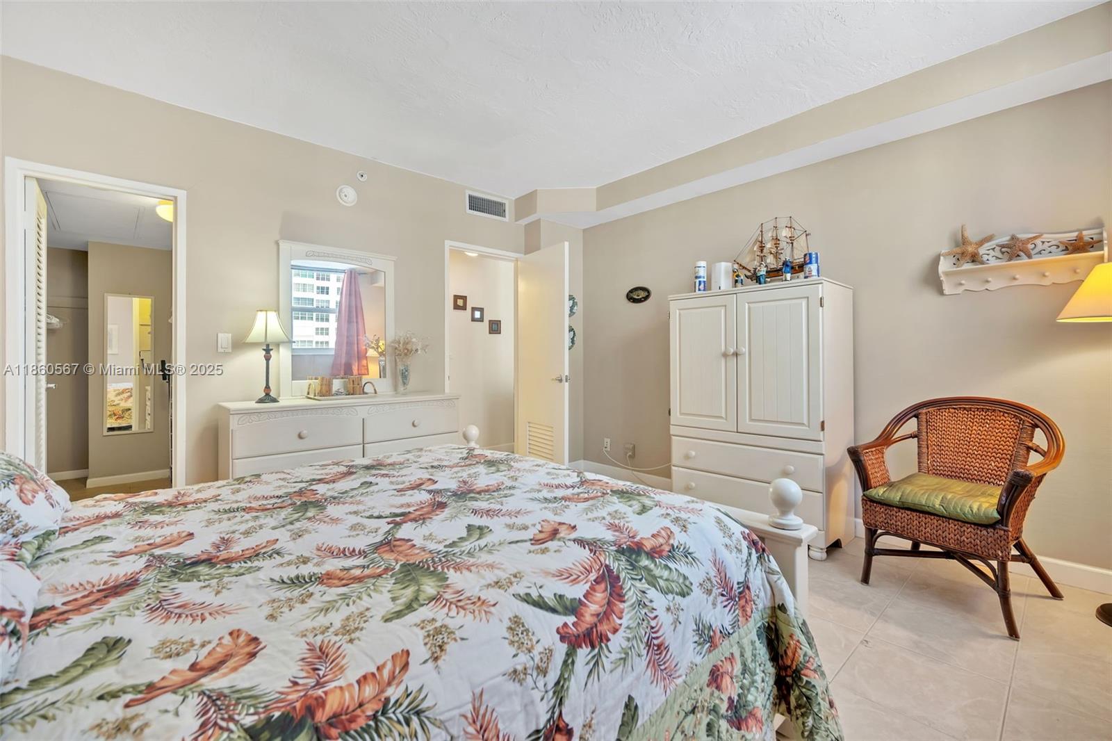 RESIDENCES ON HOLLYWOOD B - Residential