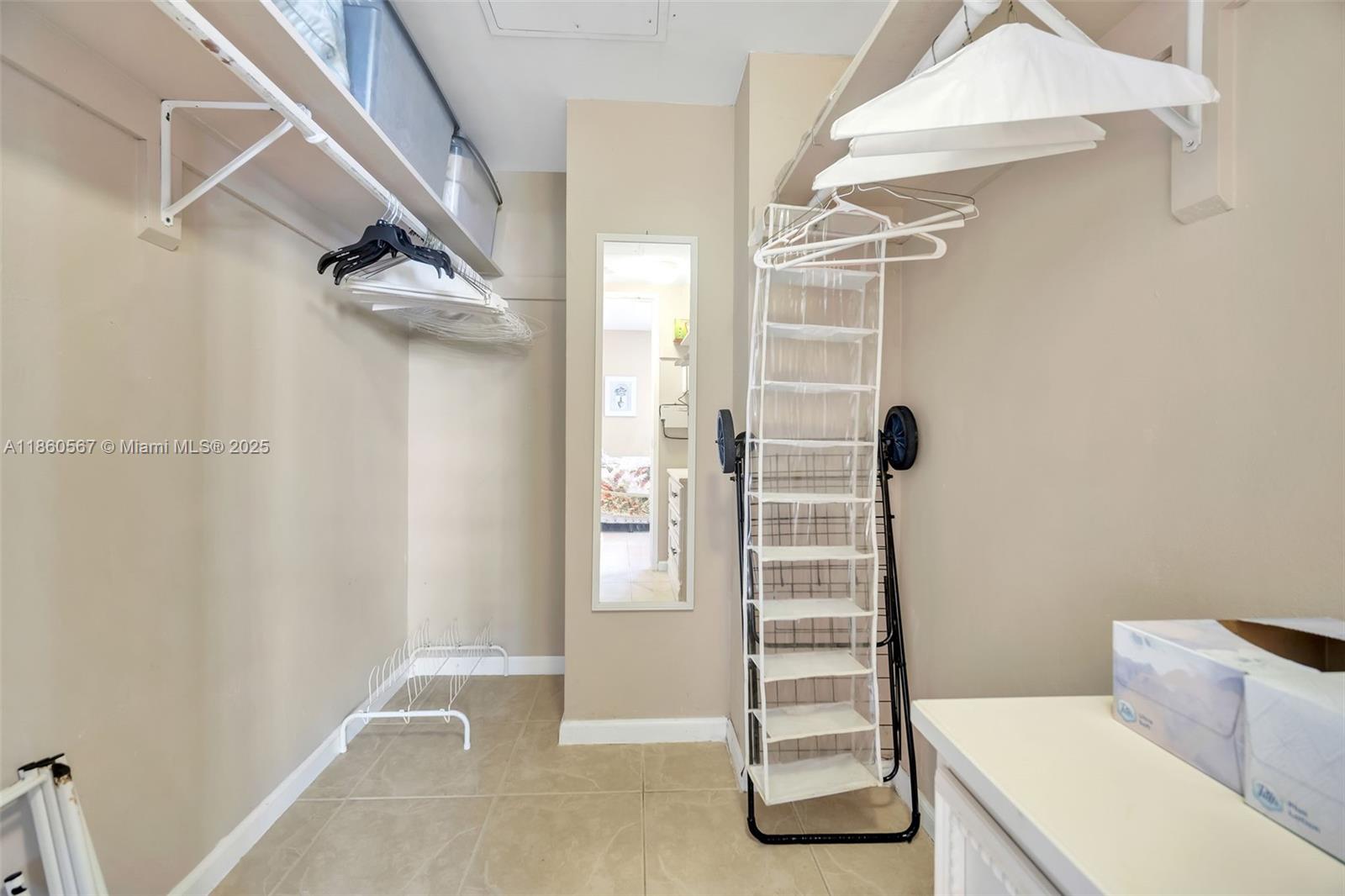 RESIDENCES ON HOLLYWOOD B - Residential