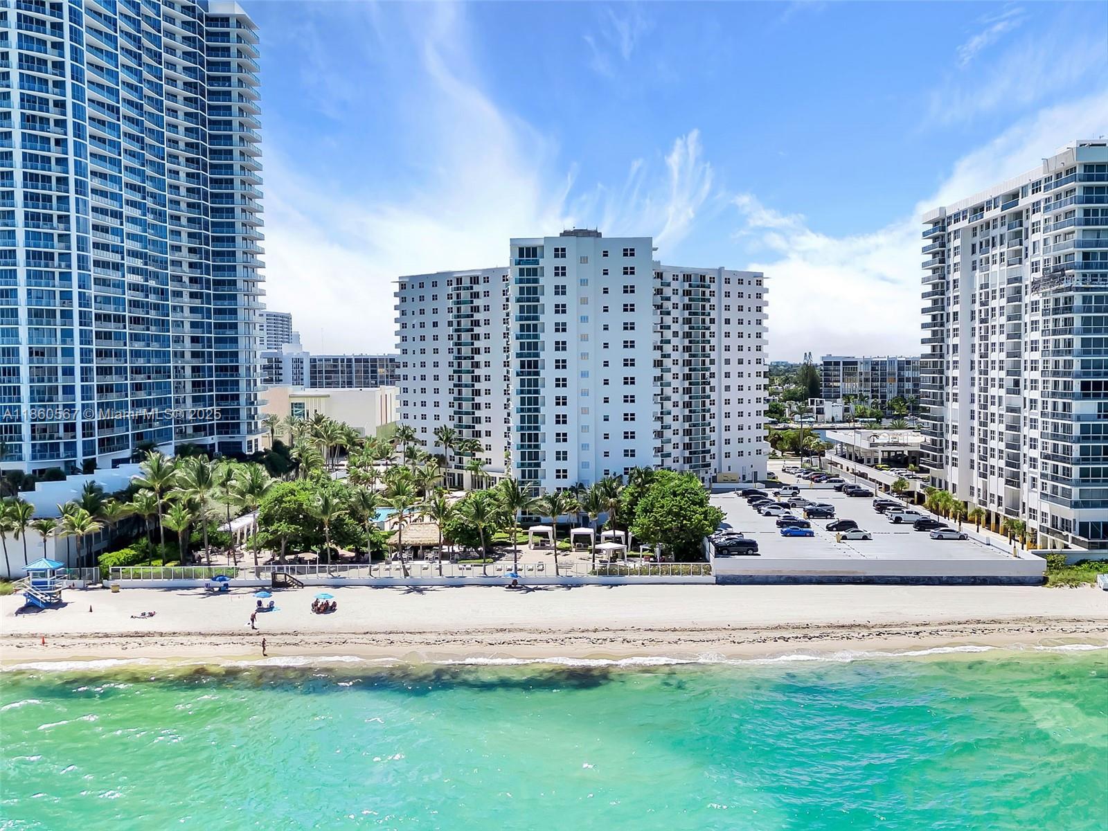 RESIDENCES ON HOLLYWOOD B - Residential