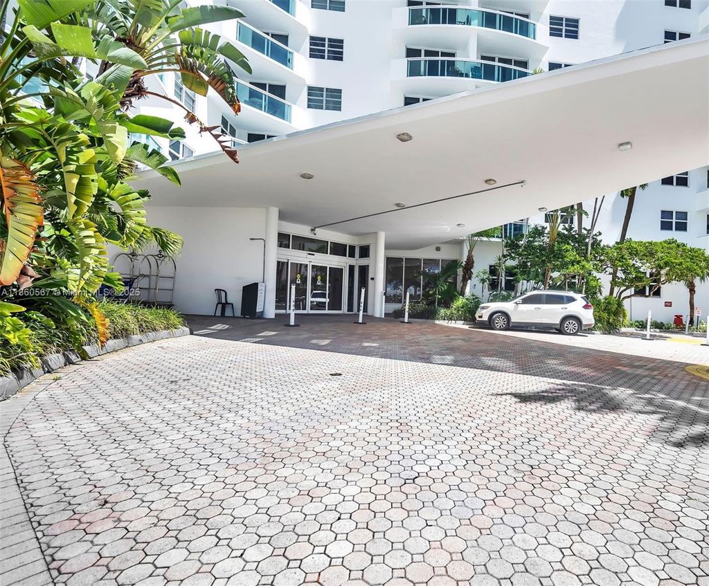 Photo of 3001 S Ocean Dr #403, Hollywood, FL 33019 (MLS # A11860567)