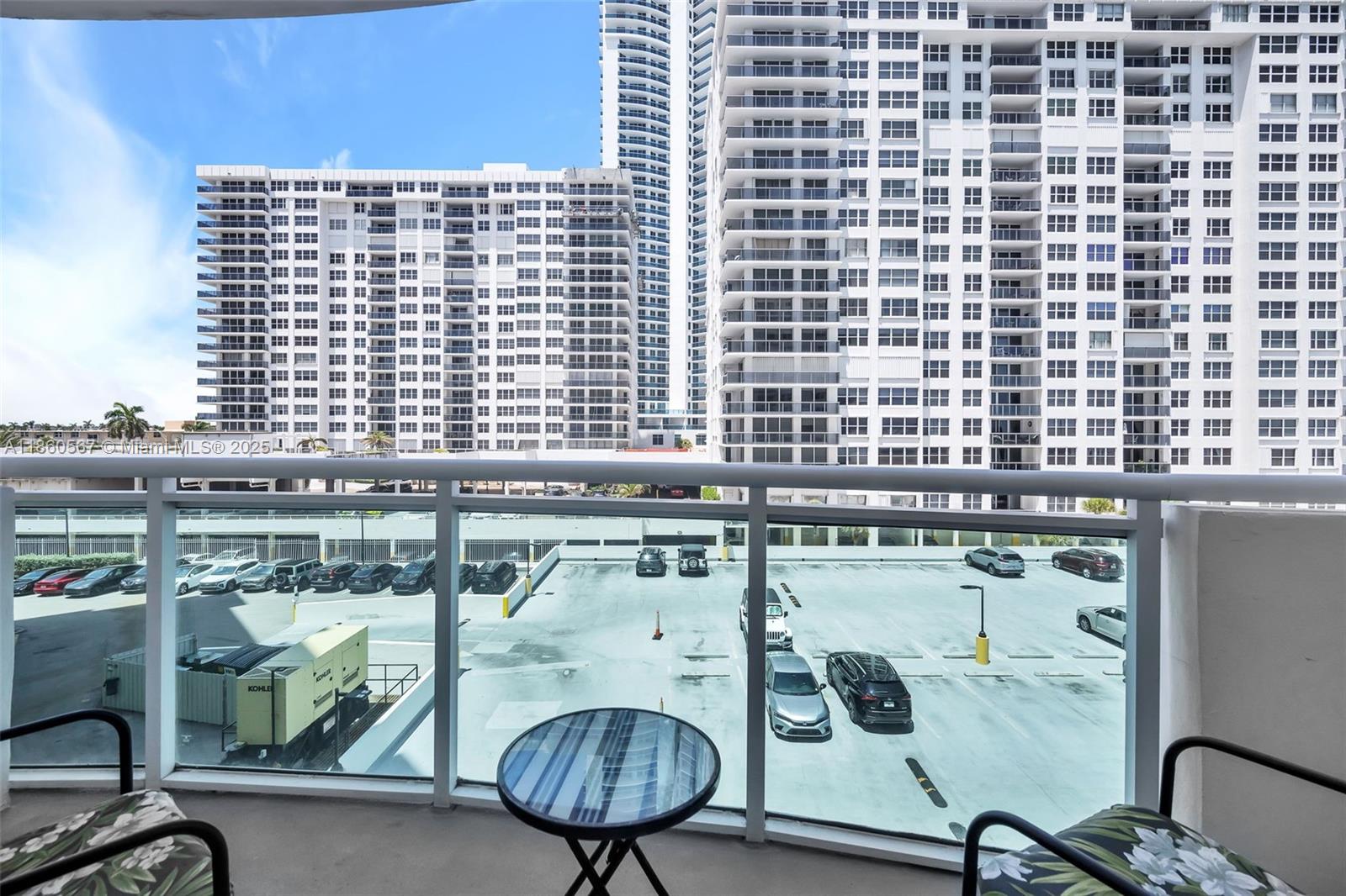 RESIDENCES ON HOLLYWOOD B - Residential