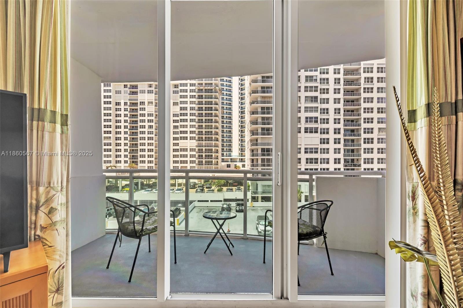 RESIDENCES ON HOLLYWOOD B - Residential