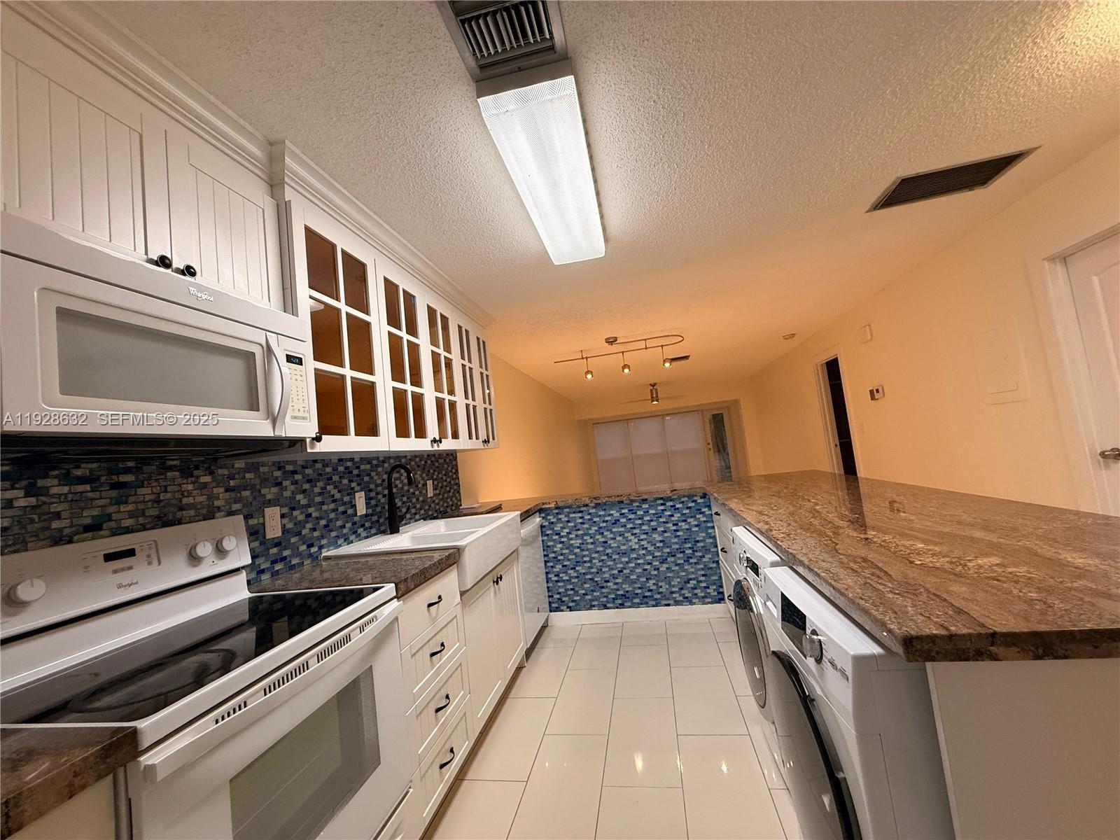 PALM GREENS AT VILLA DEL - Residential Lease