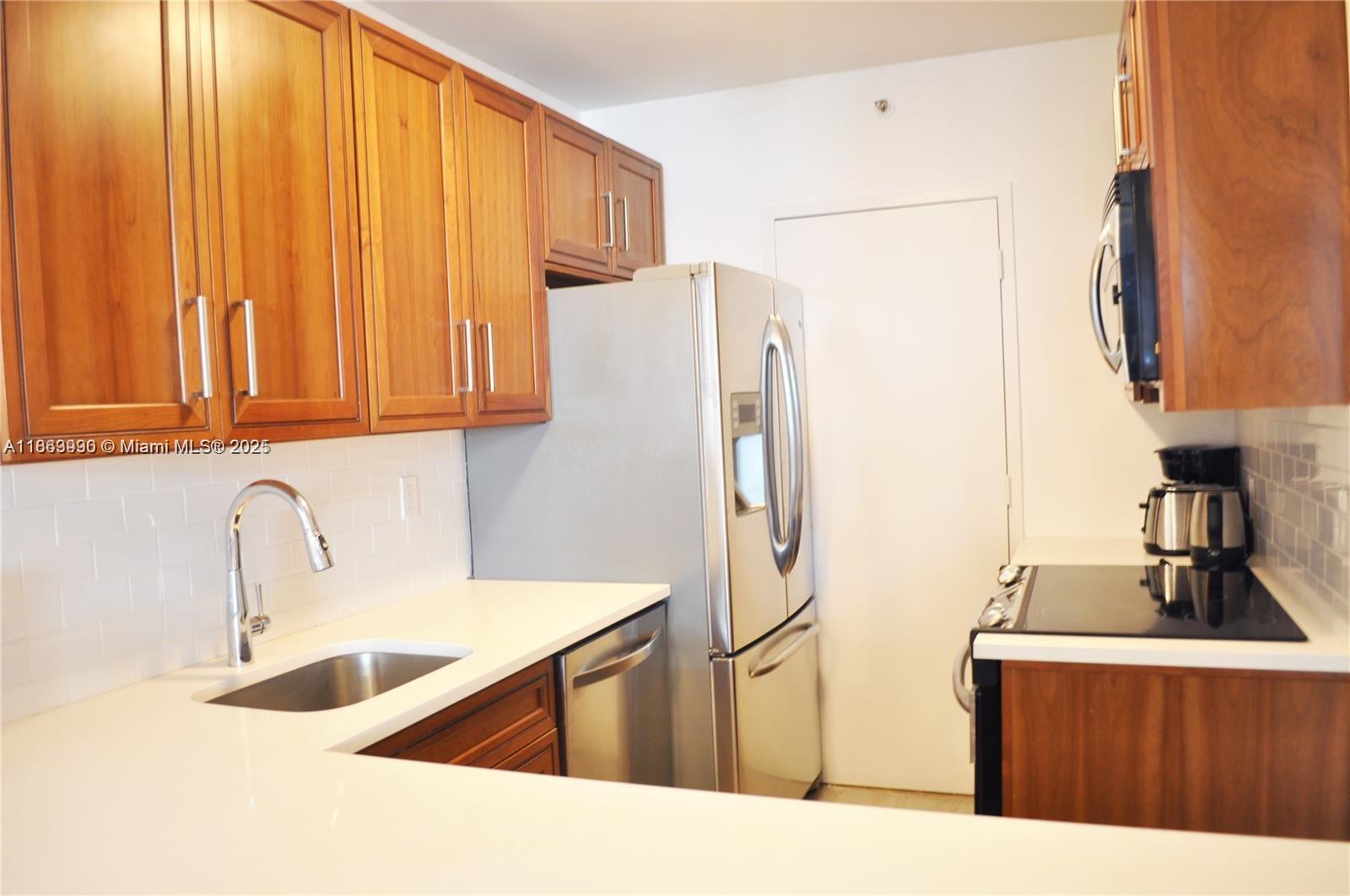 100 Lincoln Rd 435