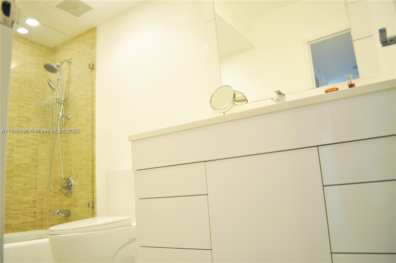 THE DECOPLAGE CONDO - Residential