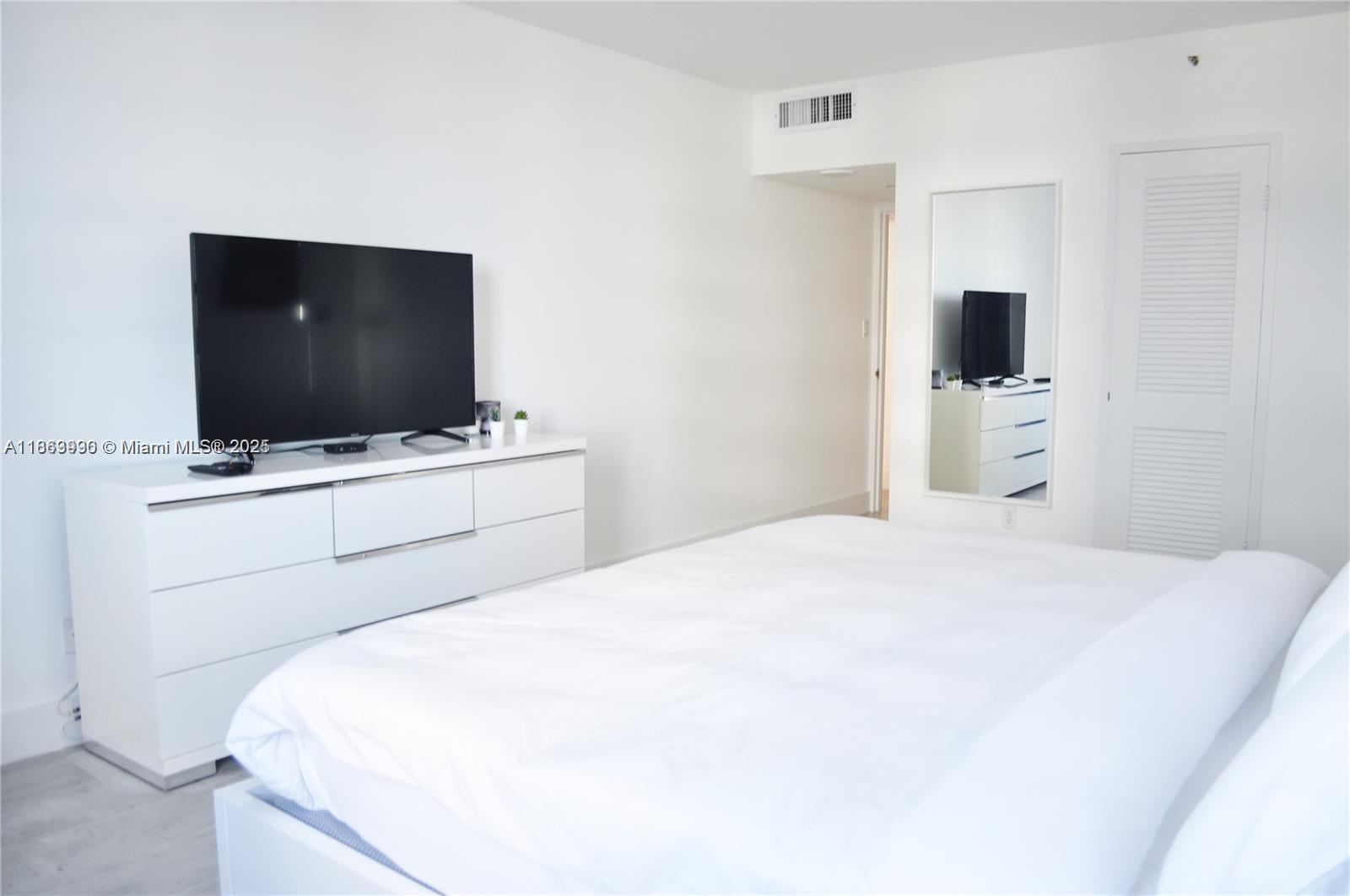 THE DECOPLAGE CONDO - Residential