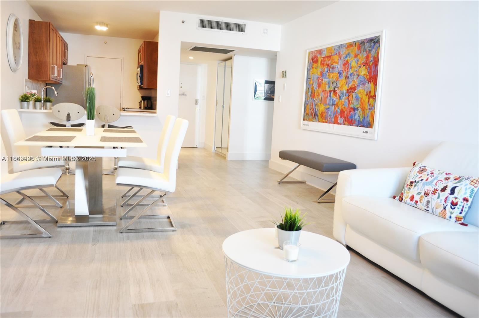 GREAT INVESTMENT OPPORTUNITY. BEAUTIFUL UNIT 1 BED WITH BALCONY AT THE FAMOUS DECOPLAGE BUILDING WITHIN WALKING DISTANCE OF THE BEACH AND RESTAURANTS IN SOUTH BEACH.BUILDING AMENITIES INCLUDE POOL,GYM,RECREATION ROOM,LAUNDRY ROOM ON EACH FLOOR. 30 DAYS MINIMUM RENTAL, 12 TIMES A YEAR
Beautiful unit 1 Bed with balcony facing east over looking Lincoln Rd and the ocean.