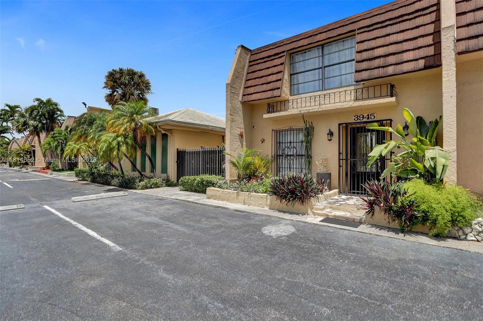 BEACH CLUB VILLAS CONDO II - Residential Lease