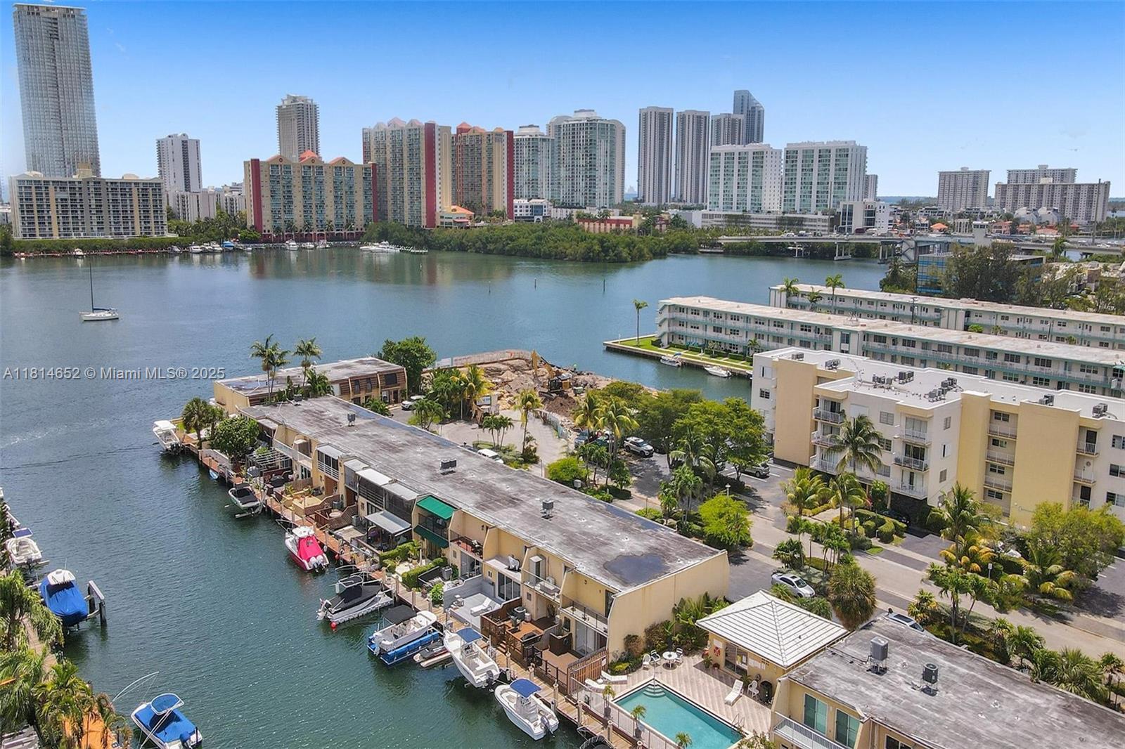 BEACH CLUB VILLAS CONDO II - Residential Lease