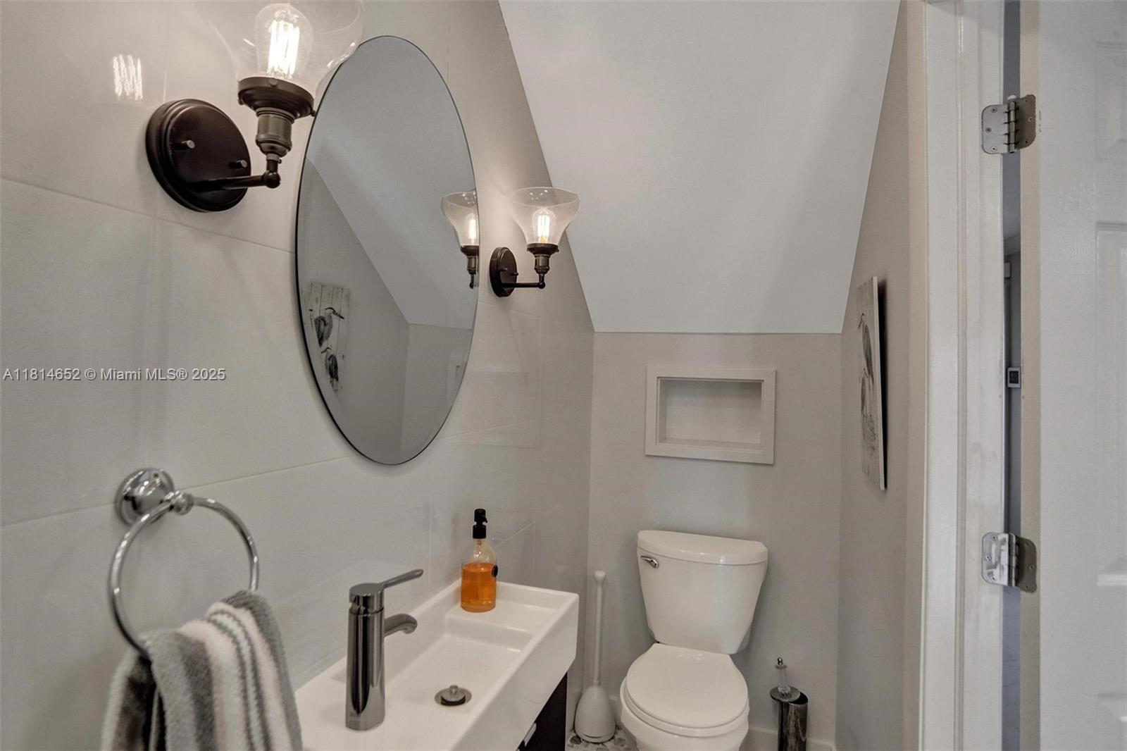 BEACH CLUB VILLAS CONDO II - Residential Lease