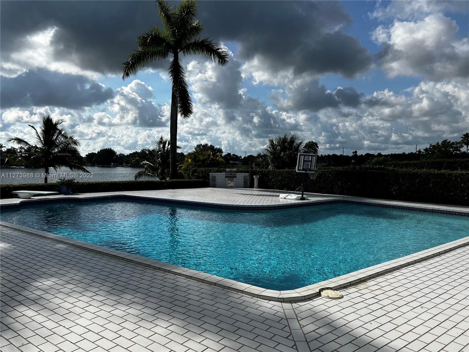 LAKESHORE SEC ONE - Residential