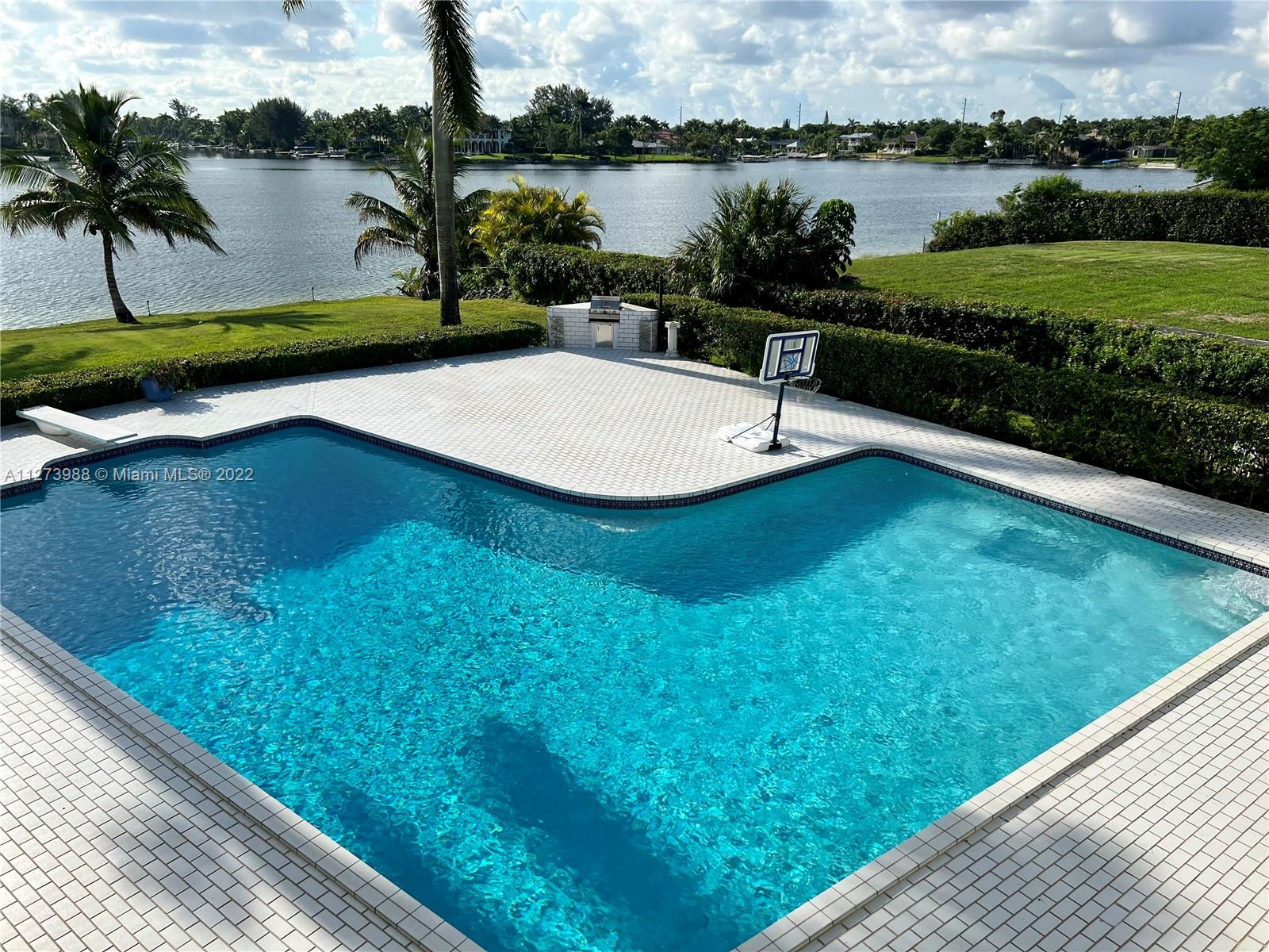 LAKESHORE SEC ONE - Residential