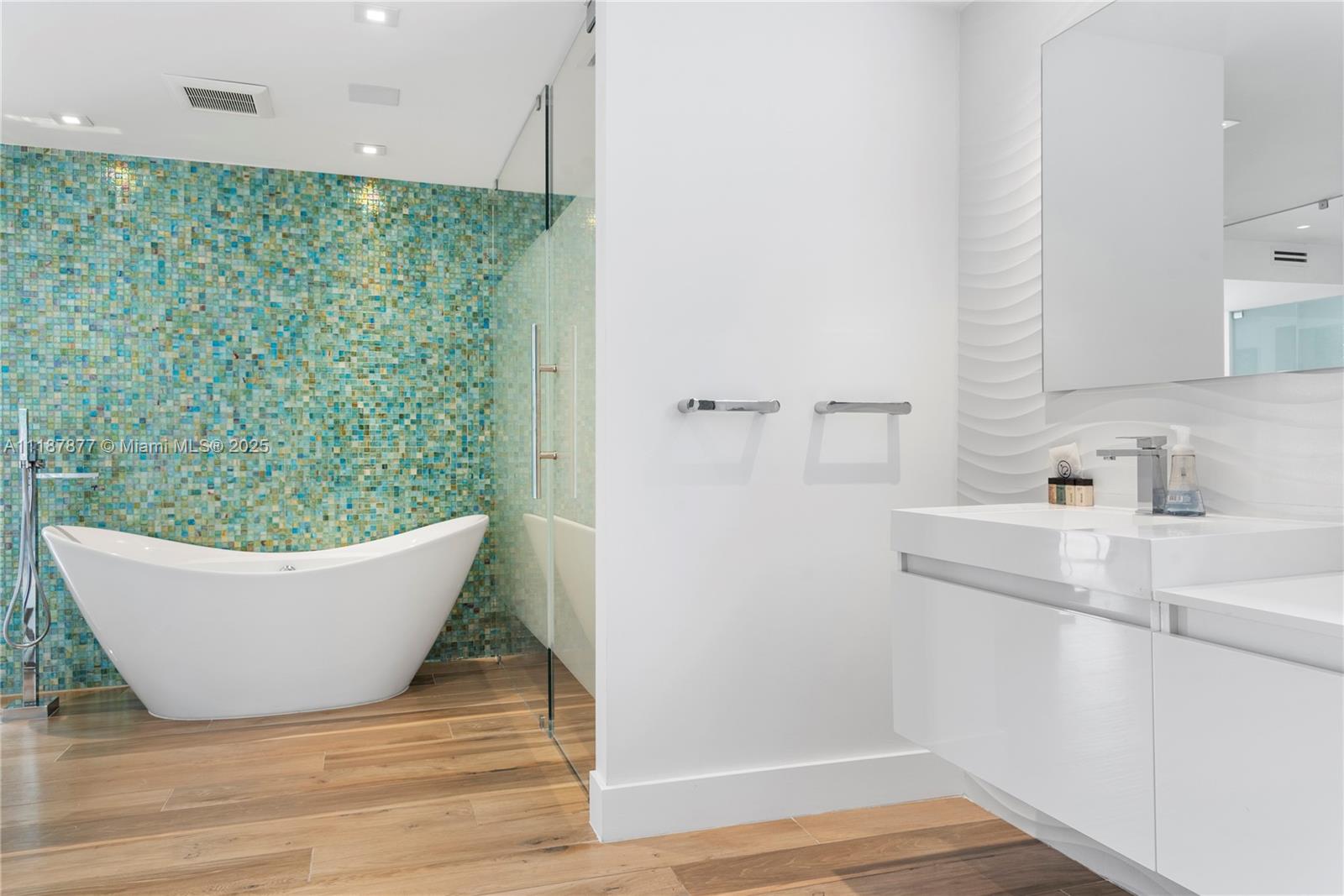 HOLLYWOOD GOLF ESTATES SE - Residential Lease