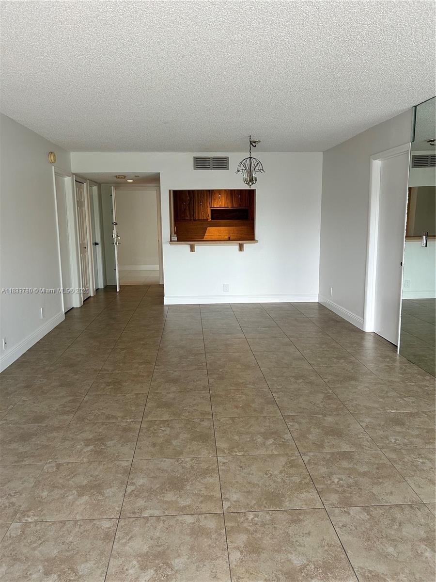 BUILDING SIX OF RACQUET C - Residential Lease