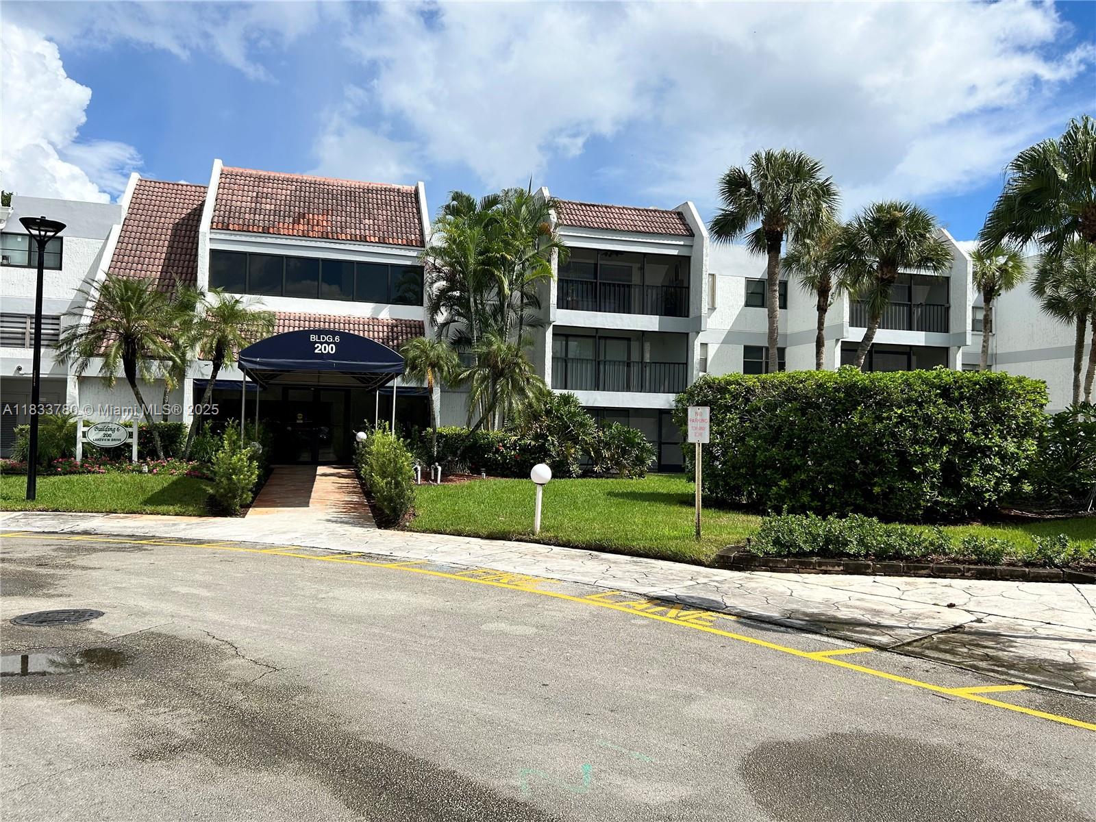 BUILDING SIX OF RACQUET C - Residential Lease