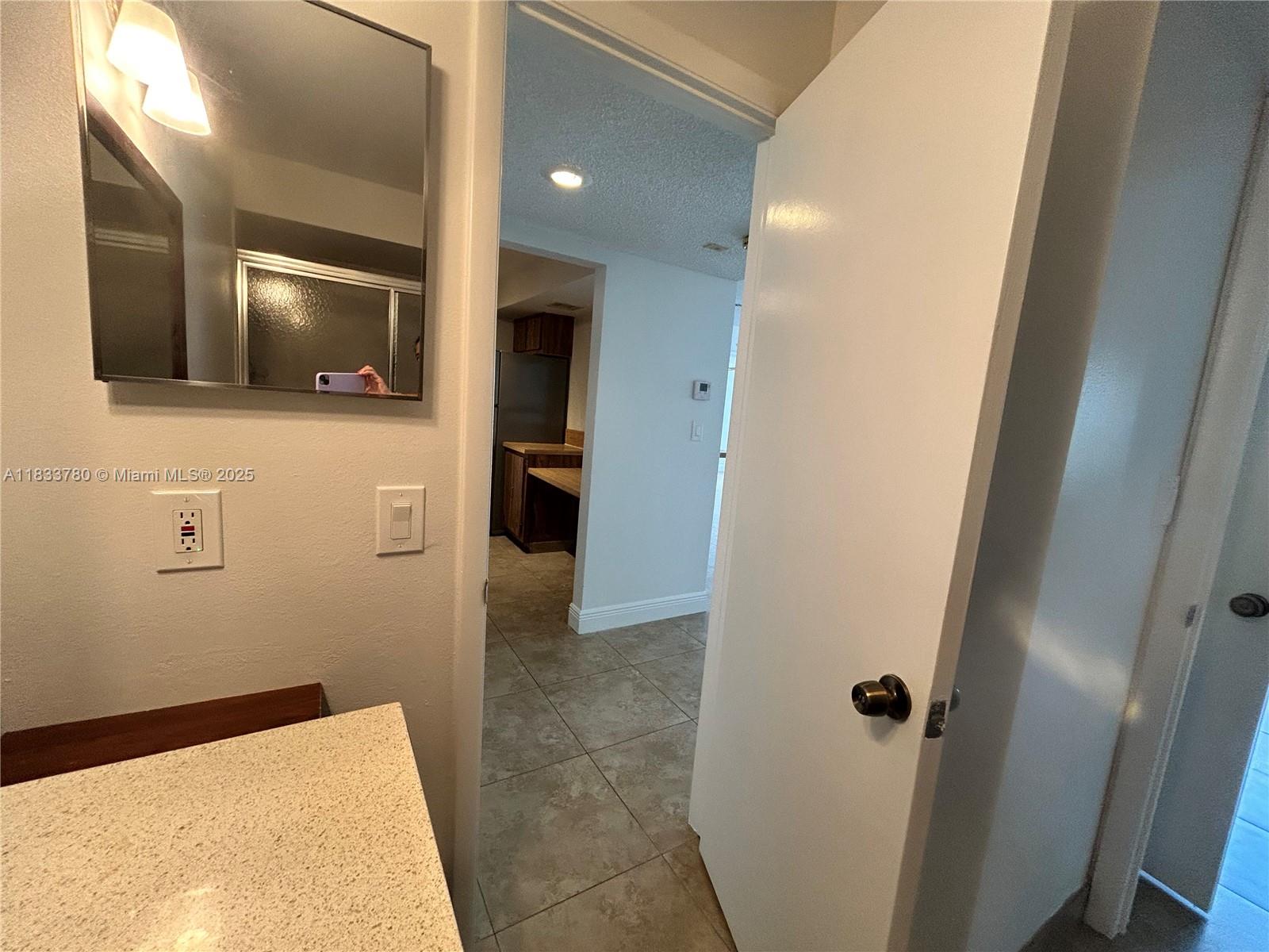 BUILDING SIX OF RACQUET C - Residential Lease