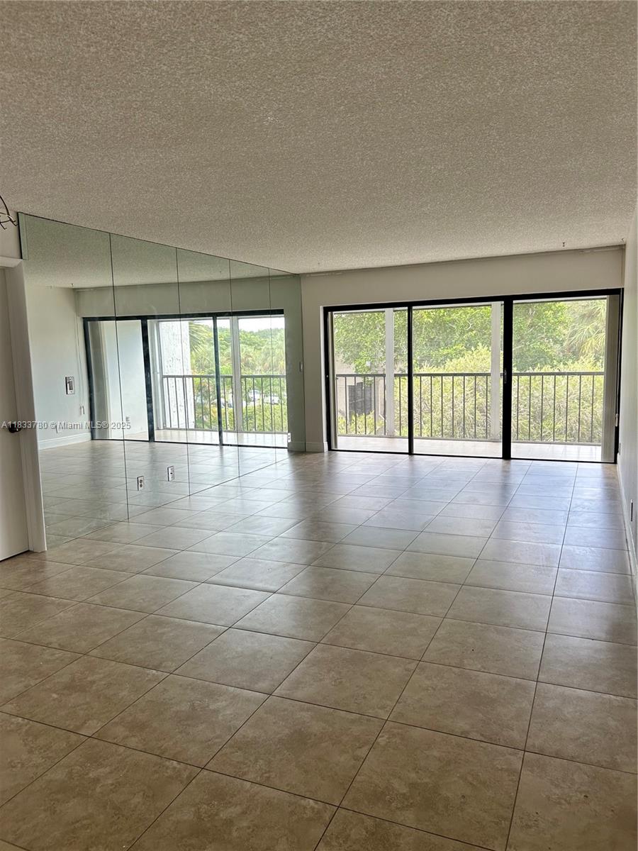 BUILDING SIX OF RACQUET C - Residential Lease