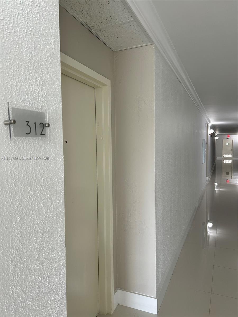 BUILDING SIX OF RACQUET C - Residential Lease