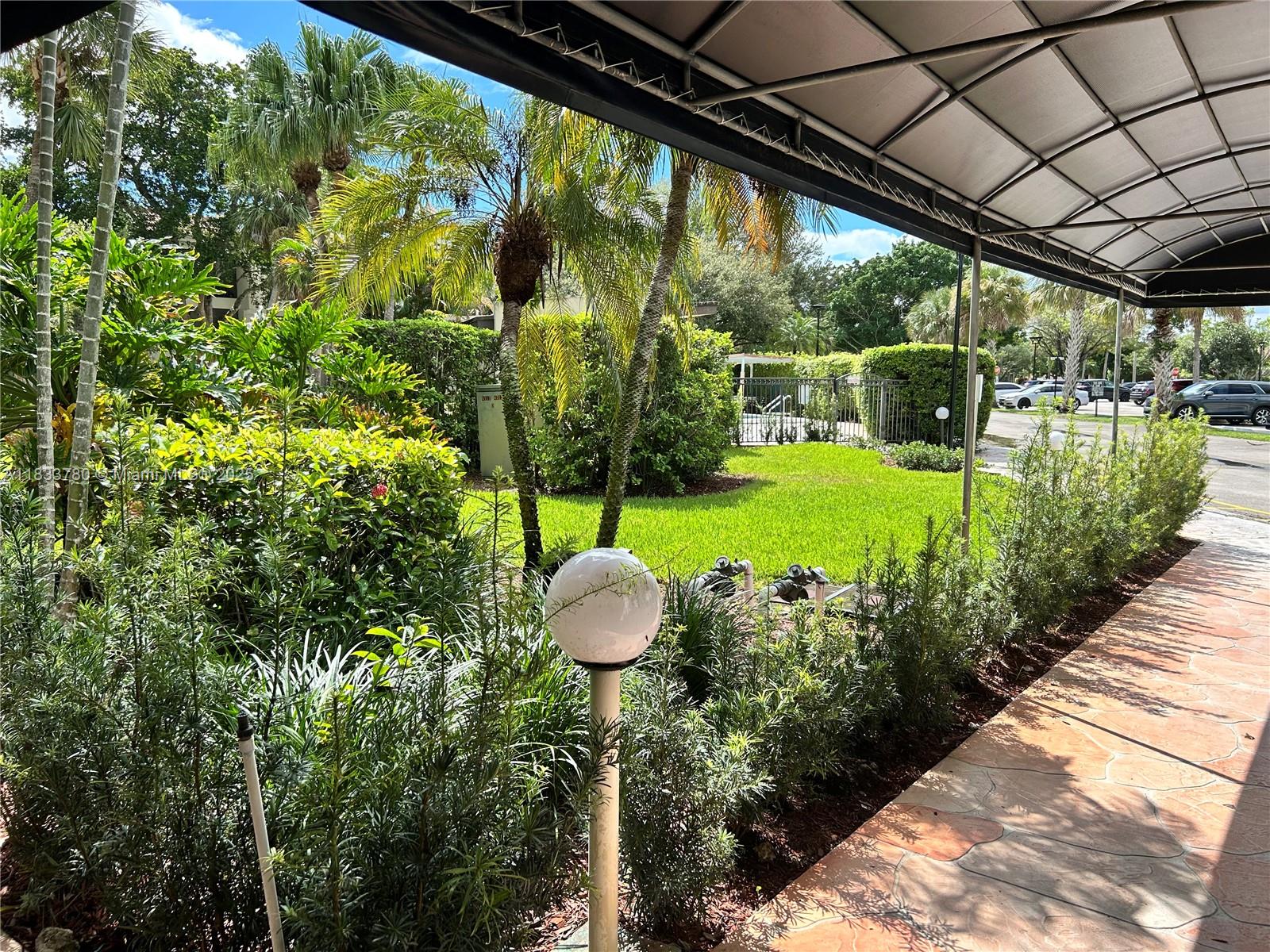 BUILDING SIX OF RACQUET C - Residential Lease