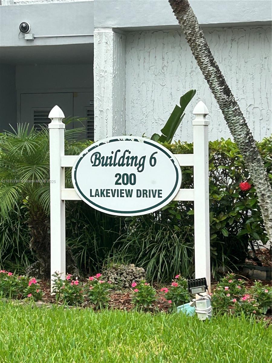 200 Lakeview Dr 312